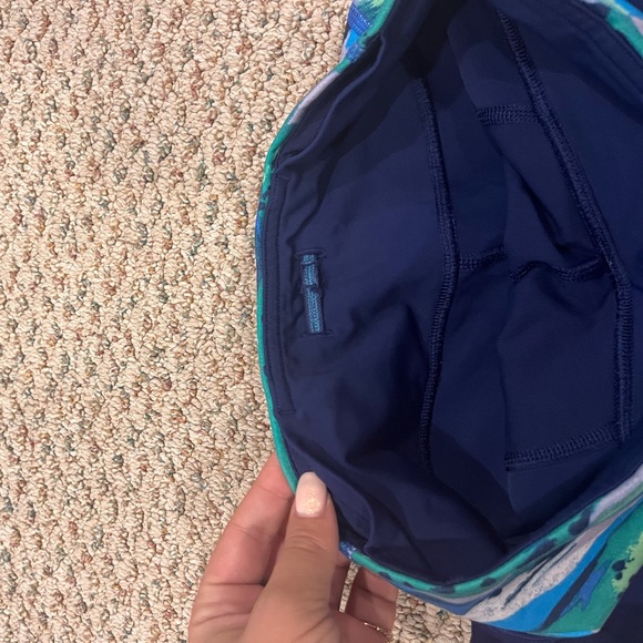 PERFECT CONDITION lululemon cropped leggings 16” - Picture 5 of 6